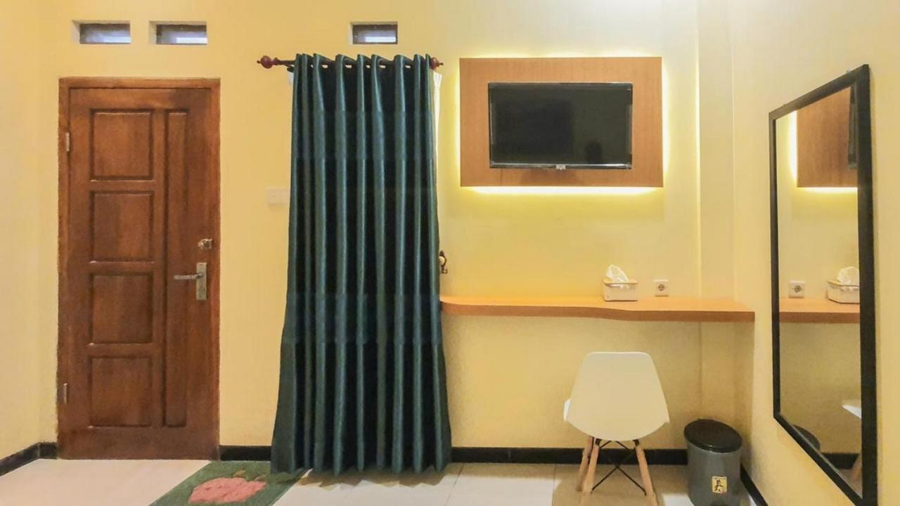 Urbanview Hotel Sakura Kampung Inggris Pare By Reddoorz Ngoại thất bức ảnh