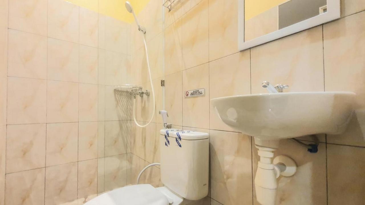 Urbanview Hotel Sakura Kampung Inggris Pare By Reddoorz Ngoại thất bức ảnh