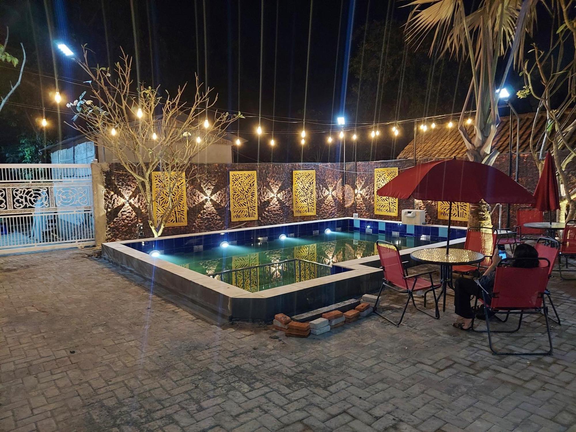 Urbanview Hotel Sakura Kampung Inggris Pare By Reddoorz Ngoại thất bức ảnh