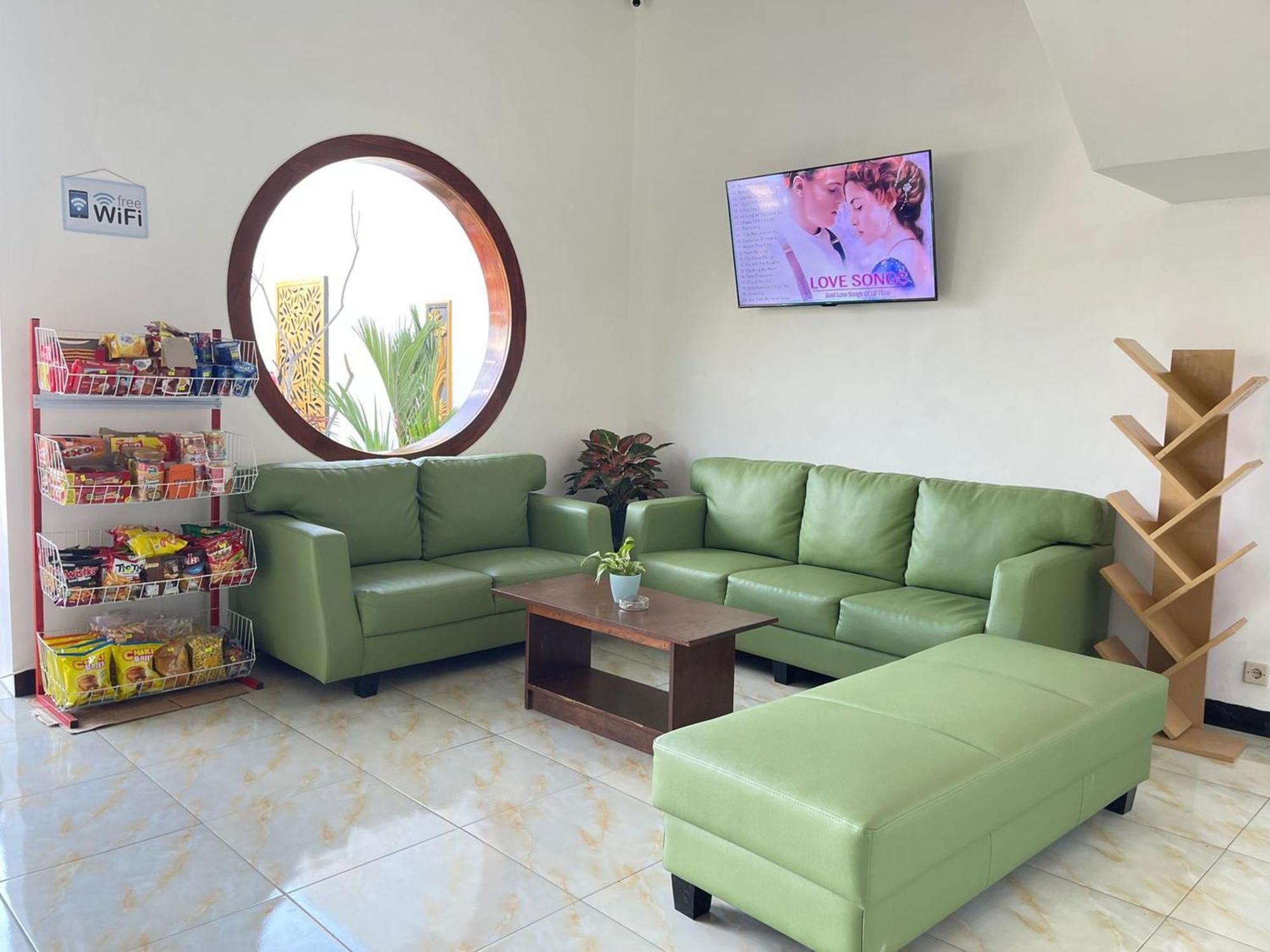Urbanview Hotel Sakura Kampung Inggris Pare By Reddoorz Ngoại thất bức ảnh