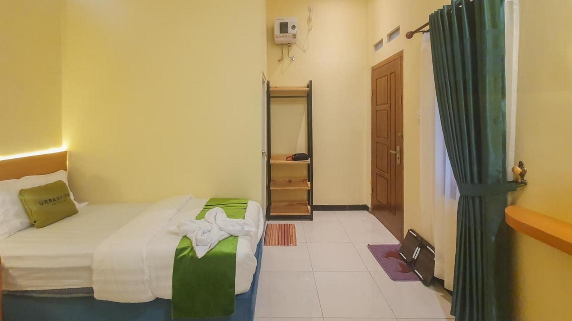 Urbanview Hotel Sakura Kampung Inggris Pare By Reddoorz Ngoại thất bức ảnh