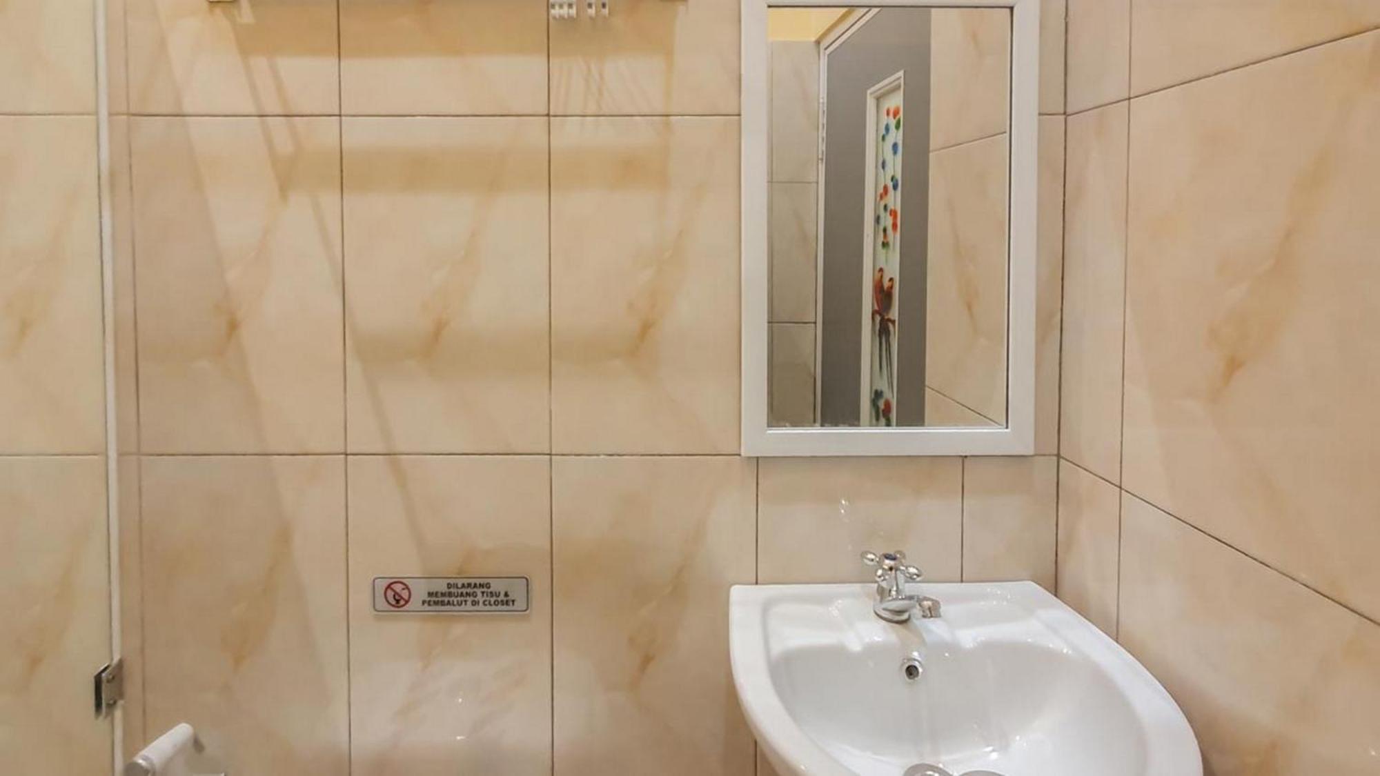 Urbanview Hotel Sakura Kampung Inggris Pare By Reddoorz Ngoại thất bức ảnh